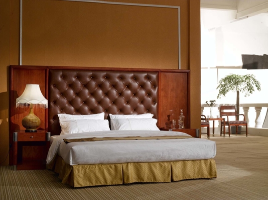 Белая мебель спальни гостиницы платформы устанавливает с ногами дуба твердыми деревянными